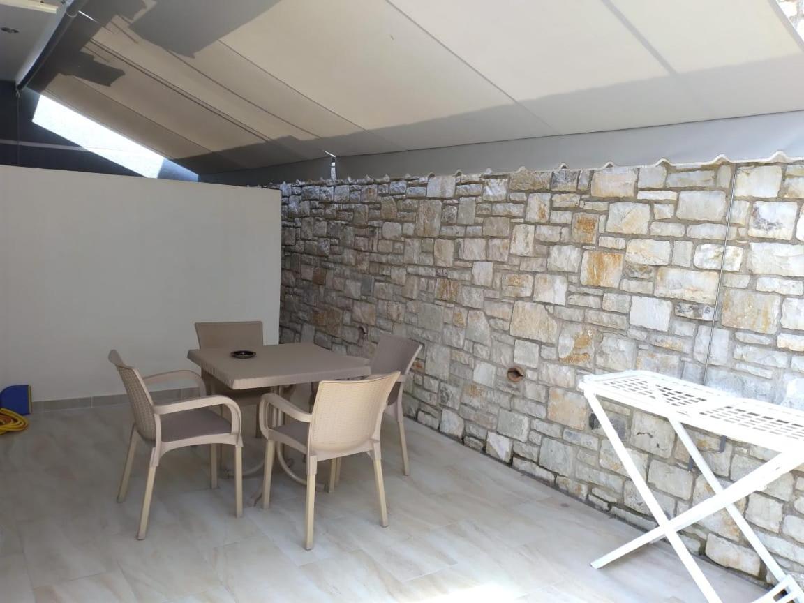 Artur Apartments Himare Quarto foto