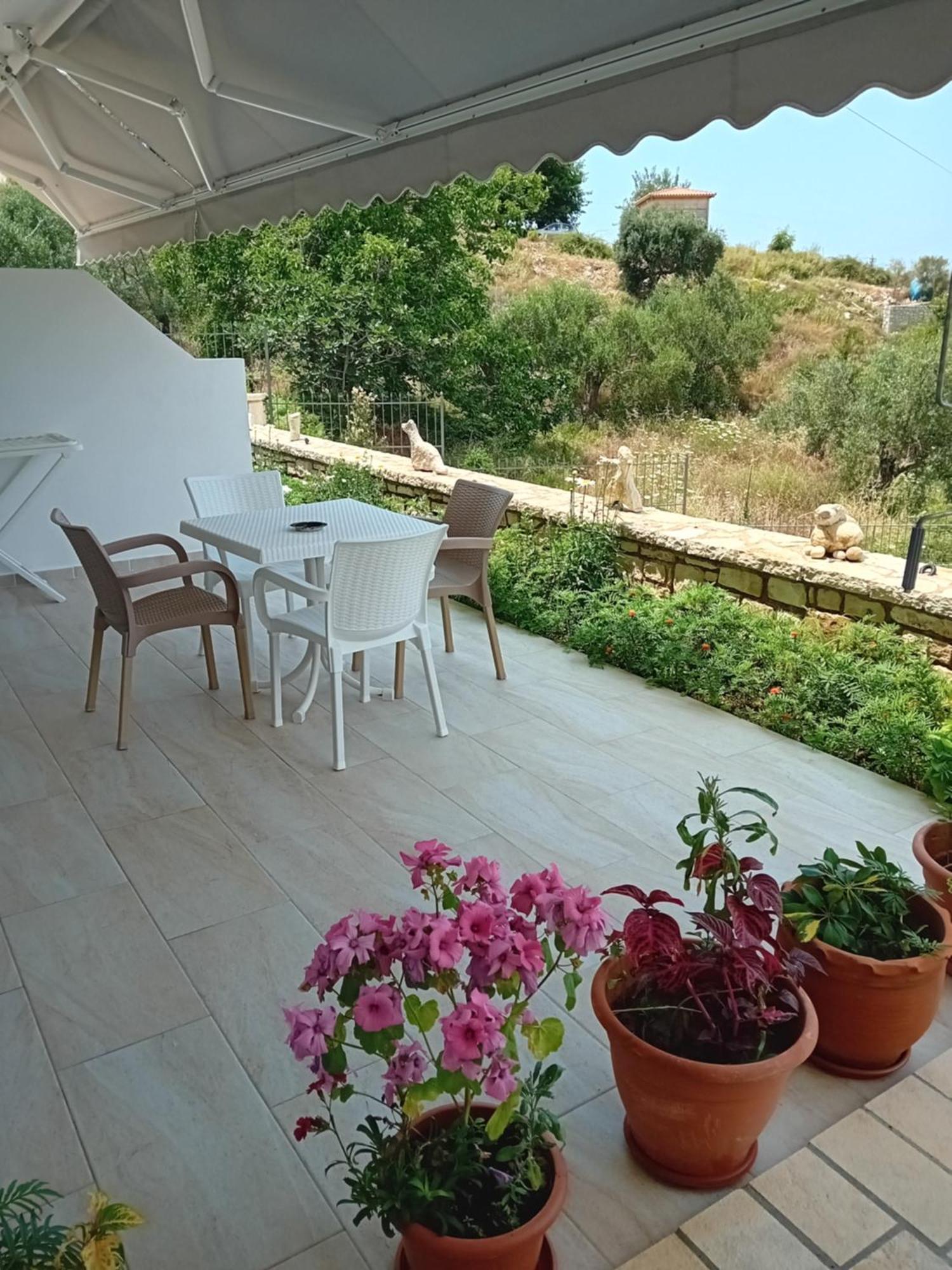 Artur Apartments Himare Quarto foto